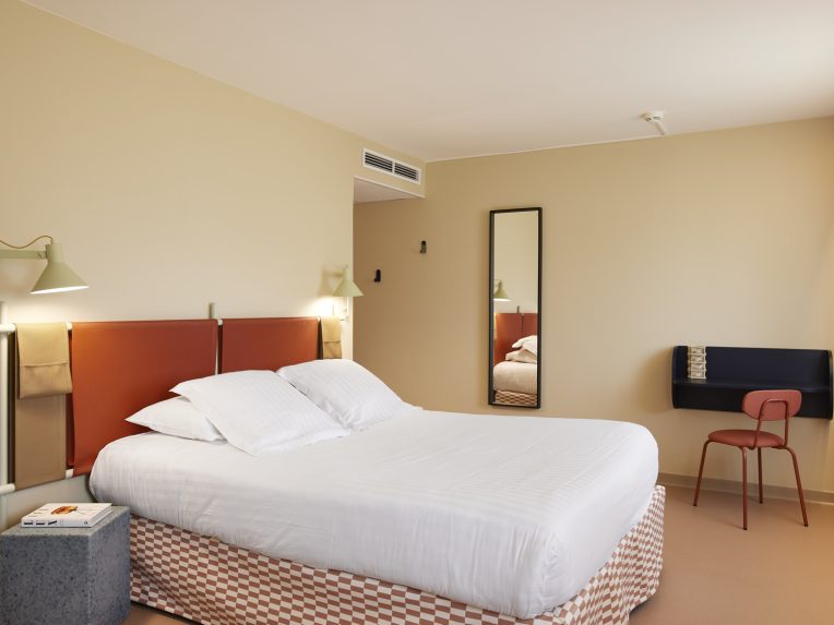 Chambre de l’hôtel des Victoires à Cannes-la-Bocca