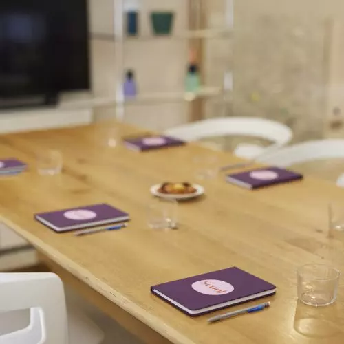 Carnets et stylos Scool dans espace de coworking Nice