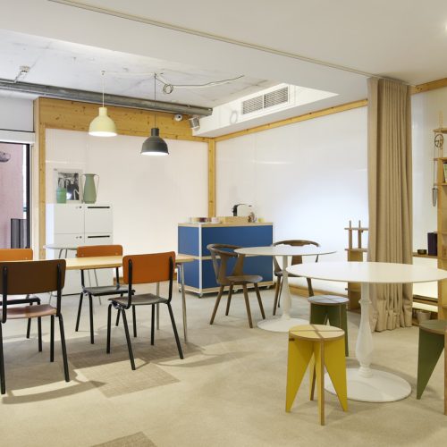 Espace de coworking sur la mezzanine de l'hôtel du Pin de Nice